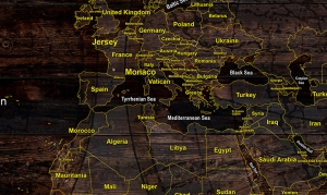 دانلود عکس نقشه جهان با پس زمینه چوب مناسب چاپ برای تابلو دیواری